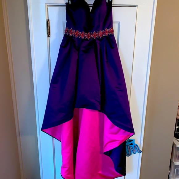 Jovani Hi Lo - Picture 2 of 5